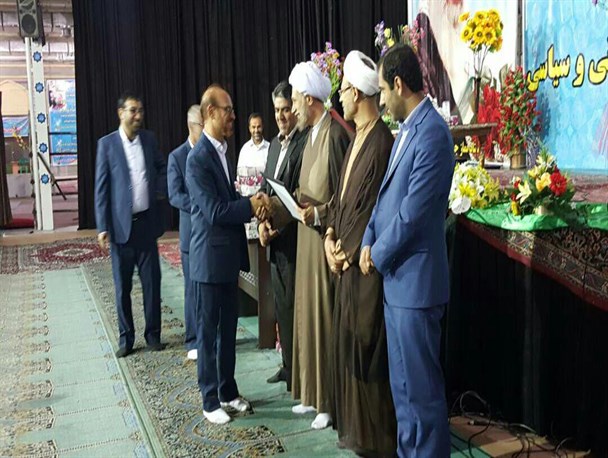 از اعضای ستاد برگزاری نمازجمعه جهرم تقدیر شد