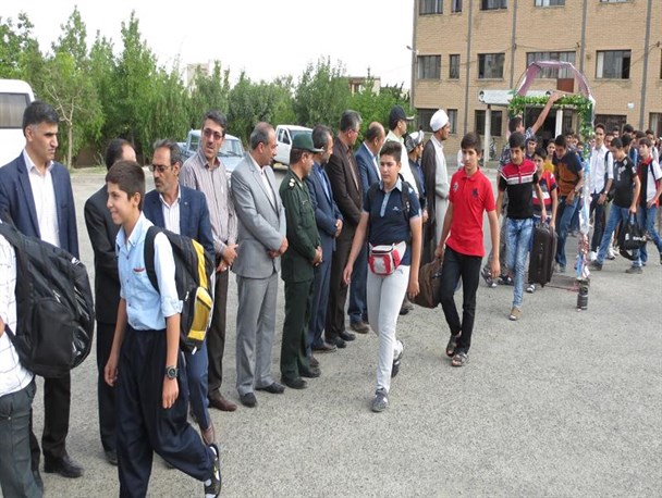اعزام کاروان راهیان نور دانش آموزان دهگلان به مناطق عملیاتی شمال غرب کشور