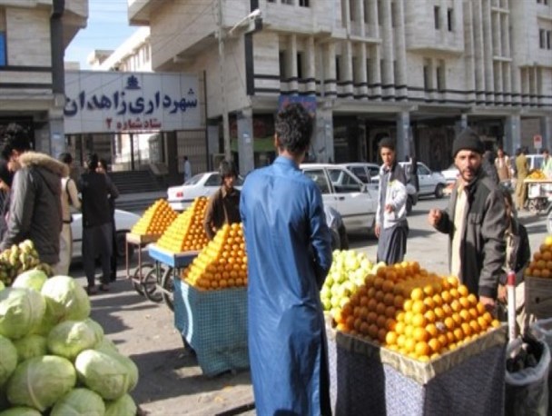 سد معبر٬ فرهنگ جدا نشدنی شهر زاهدان/بساط های خیابانی منبع درآمد شهرداری یا معضل اجتماعی؟!‏