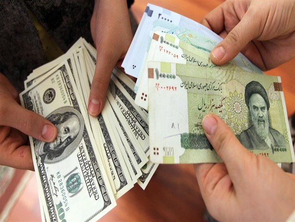 ریال ایران از ماه آوریل تا کنون نیمی از ارزش خود را از دست داده است