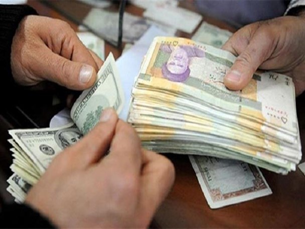 ناکارآمدی دولت در کنترل بازار ارز و سفره‌هایی که هر روز کوچکتر می‌شود!