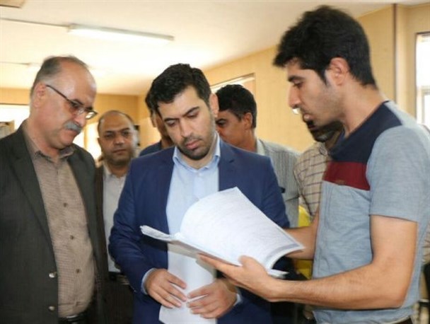 بازدید سرزده فرماندار برخوار از ادارات تامین اجتماعی و امور مالیاتی+ تصاویر