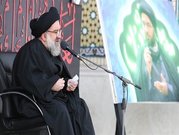 تلاش استکبار برای انحراف مردم از مسیر ولایت