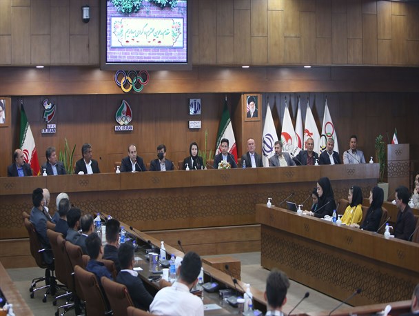 نشست مشترک عضو کمیته بین المللی افغانستان با مهاجرین ورزشکاراین کشور در ایران