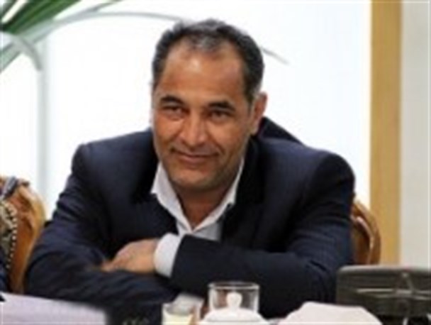 دیدار با خانواده معظم شهدا سبب تقویت روحیه مردم می شود