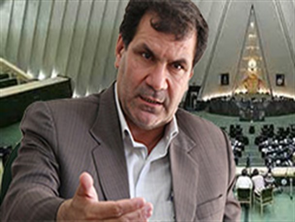 هر گونه تصمیم در مورد نرخ ارز باید در چارچوب قانون باشد