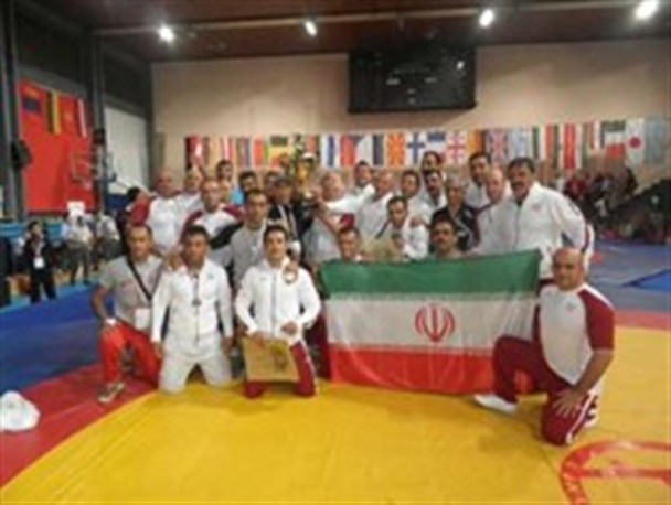 آزادکار نظرابادی قهرمان کشتی پیشکسوتان جهان شد