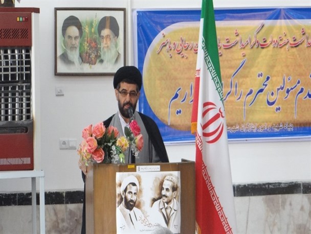 مواظب توطئه های دشمنان انقلاب اسلامی در عرصه های مختلف باشیم / روحیه کفر ستیزی باید همواره در بین مردم زنده بماند