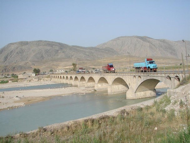 چرا بزرگترین پل ارتباطی ممسنی در هفته دولت افتتاح نشد؟