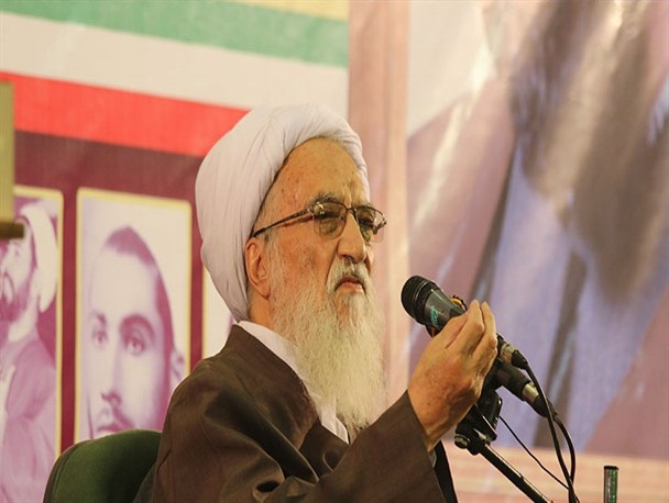 تربیت انسان های مدافع تنها راه غالب کردن نظام اسلامی است/ قلم علما ارزشی بالاتر از خون شهدا دارد/ رأی ملت مجلس را می سازد