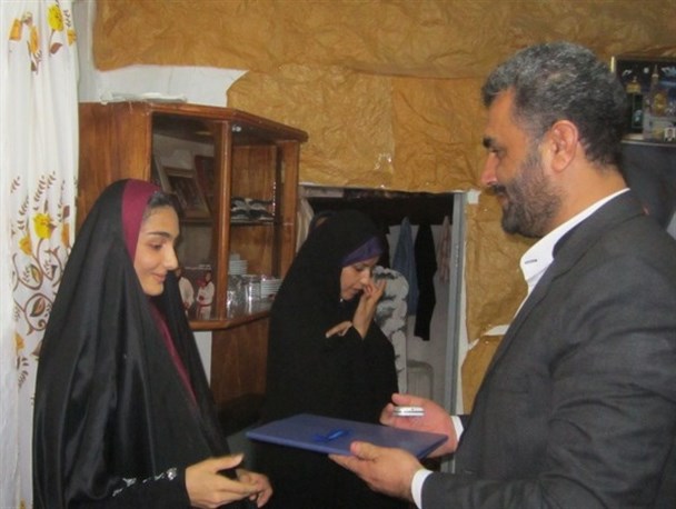 دیدار مسئولین با قهرمان کاراته کشور در روستای سرکلاته خرابشهر+تصاویر