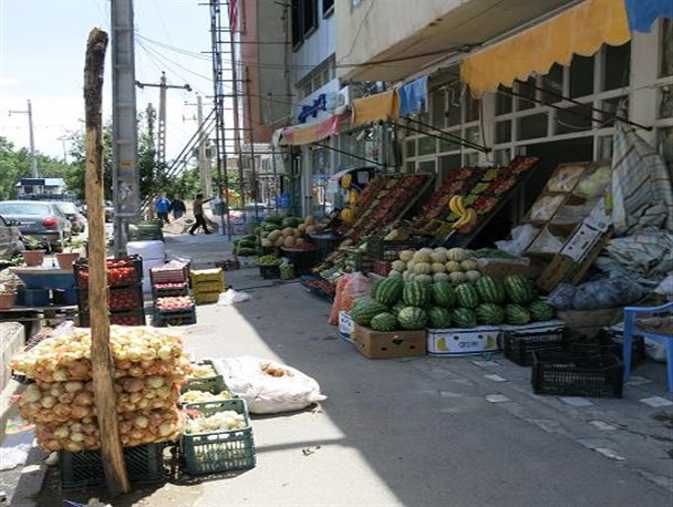 تابلوها و بنرهای غیرمجاز از سطح شهر نی ریز جمع آوری شدند