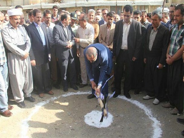 کلنگ زنی پروژه های گاز رسانی و احداث درمانگاه تامین اجتماعی در سردشت