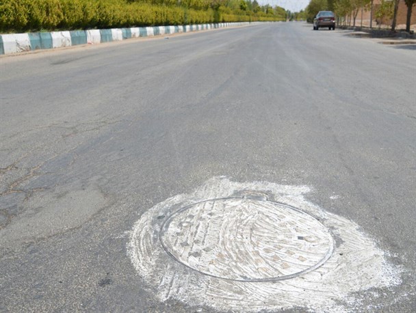 اردکانی‌ها شبکه فاضلابشان را گچ! گرفتند!/بالاگرفتن شدت تعفن فاضلاب در اردکان