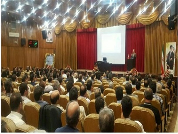 مشاور کم حوصله وزیر ورزش تاب انتقادات فرهنگیان را نیاورد/ برخورد فیزیکی با یک معترض اصلاح‌طلب!/ مطالبات فرهنگیان بازهم به حاشیه رفت
