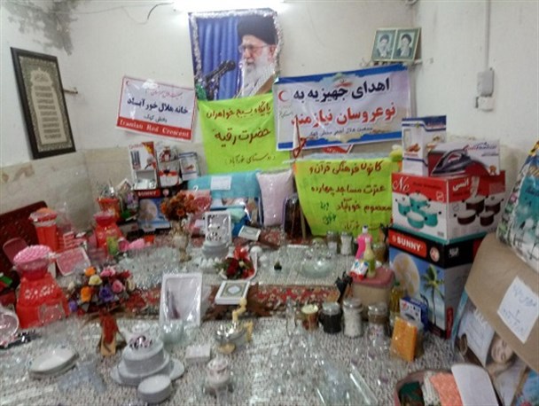 اهدای جهیزیه به نوعروسان نیازمند در کهک + تصاویر