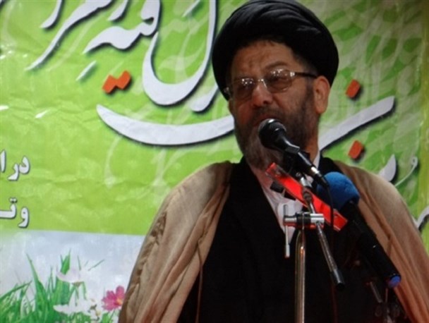 عالی‌ترین مضامین توحیدی در بطن دعای عرفه وجود دارد / نورانیت امام حسین (ع) ویژگی خاصی به دعای عرفه بخشیده است
