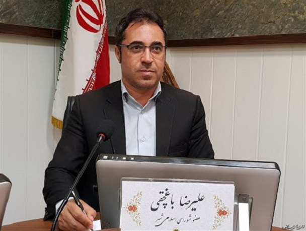 اولویت آذین شهر با بنرهای رنگی خانه زیبا در ایام محرم سوال برانگیز است/ معاونت خدمات شهری باید پاسخگو باشد