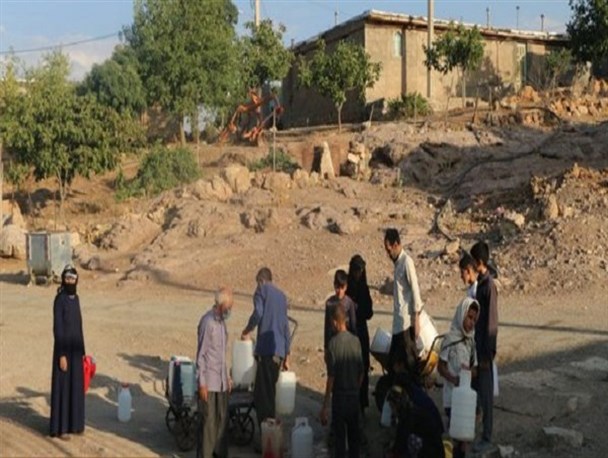 اینجا زندگی بدون آب در جریان است/ روستائیانی که سال‌هاست از یک «چشمه» آب می‌نوشند!+فیلم