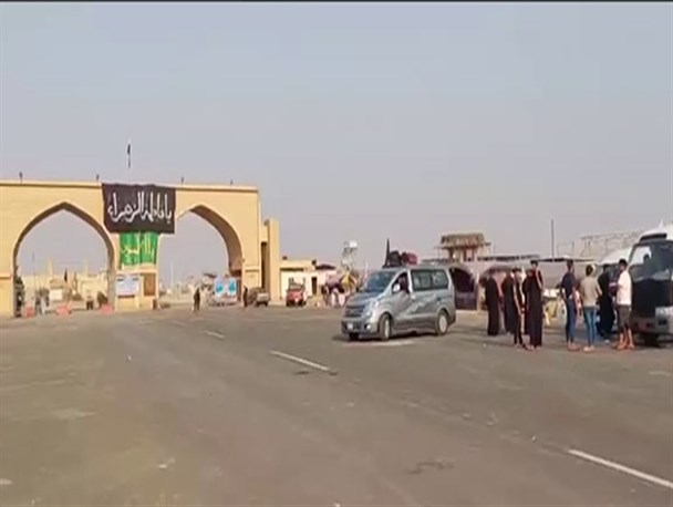 شماری از مردم عراق برای استقبال از زائران ایرانی به مرز رفتند