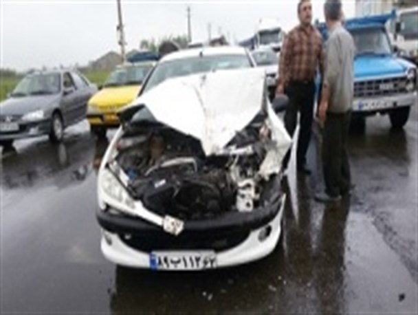 تصاویر برخورد سه نیسان و  ۲۰۶ در جاده آمل