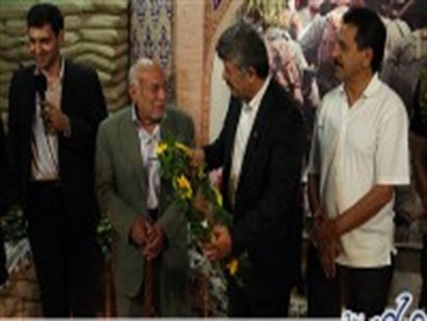 حضور سپاهانی ها در گلستان شهدا/ ستاره های واقعی اینجا آرمیده اند