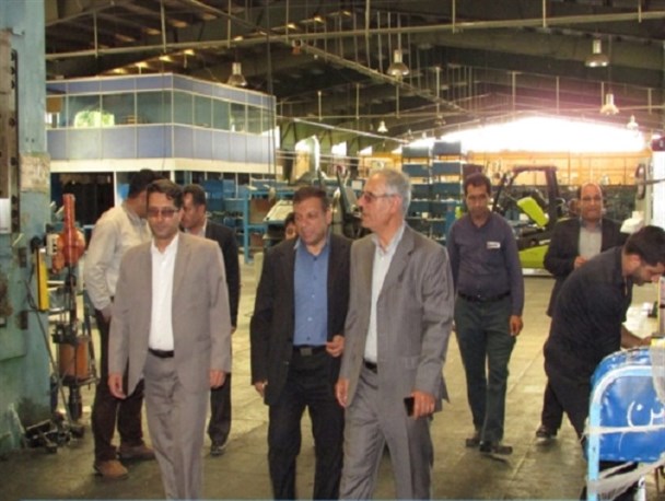 بازدید فرماندار سپیدان از کارخانه تولیدی صنعتی اخشان