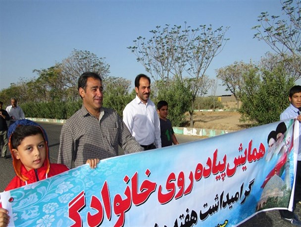همایش پیاده روی خانوادگی در بادرود برگزاری شد+ تصاویر