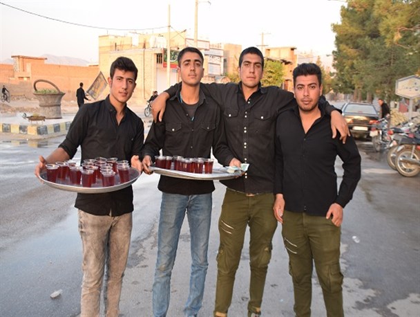 عشق حسین (ع)، چه‌ها که نمی کند