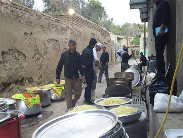 سنت زیبای روستای گل آباد و نذری برای تمام اهالی/موج وحدت بخشی در ادای نذری