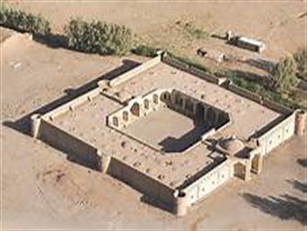 کاروانسرای شاه عباسی در دل برف گیرترین گردنه/ تصاویر