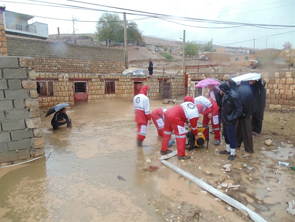 امداد رسانی به 38 خانوار سیل زده در سیروان