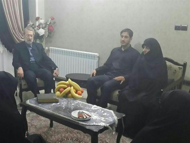 رئیس مجلس در خانه یکی از قربانیان رودسری حادثه منا/عکس