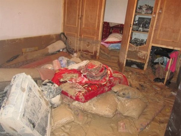 زندگی سیل زدگان ایلام در زیر گِل و لای+تصاویر