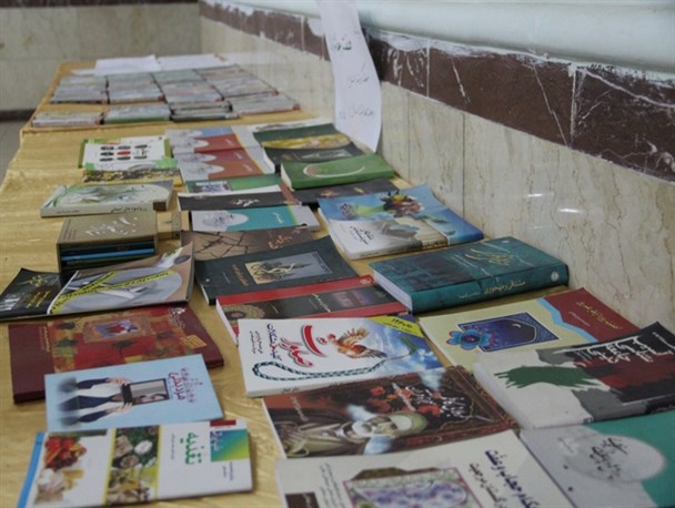 برپایی نمایشگاه کتاب در هنرستان دانشوران ارومیه