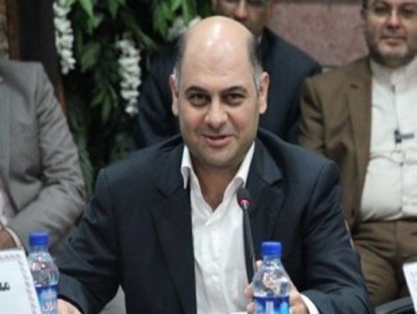 استقبال رسمی فرماندار زاهدان از فعال فتنه 88/ چه کسانی اموال بیت المال را در اختیار فتنه گران قرار می دهند؟