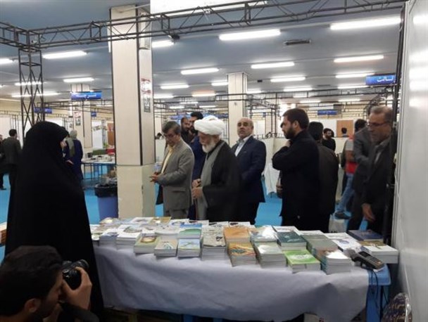 تصاویری زیبا از حاشیه های افتتاح نمایشگاه کتاب استان همدان
