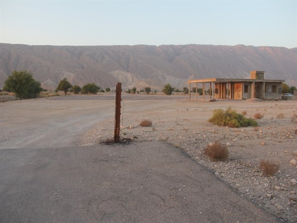 احیای فرودگاه متروکه بستک ضروریست یا احیای اشتغال؟/مناقصه ای برای حیف و میل بیت المال!!