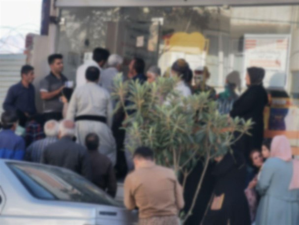 «صف صبحگاهی» برای خرید روغن/ وقتی گفته مسئولین و مردم با هم نمی‌خواند