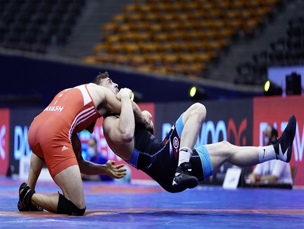 کشتی زیر 23 سال قهرمانی جهان| برگزاری نخستین تمرین فرنگی کاران در سالن مسابقات