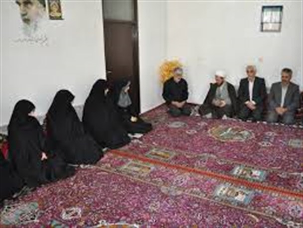 مسئولین شهرستان سراوان از خانواده معظم شهدا دیدار کردند
