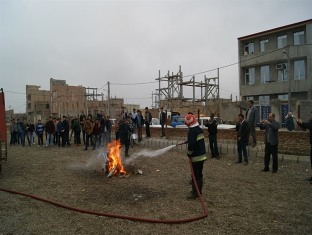 مانور ایمنی در برابر زلزله در مدارس پارس آباد+تصاویر