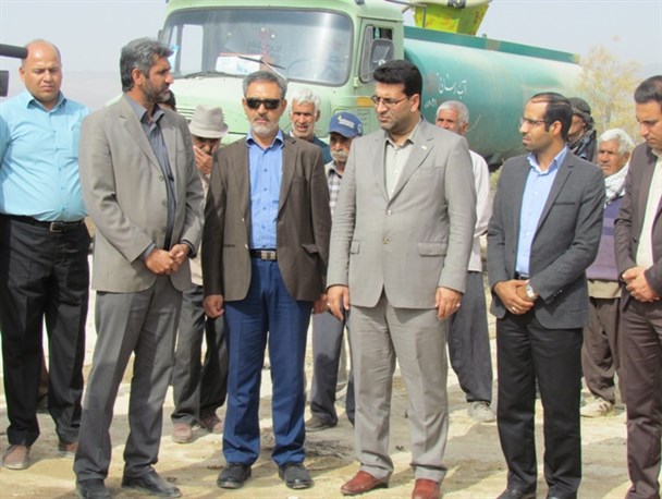 کلنگ احداث جاده بین مزارع چاه صواب حاجی آباد به زمین زده شد
