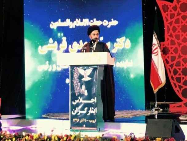 مدیون خون شهداییم باید رهروان راستین آنان باشیم