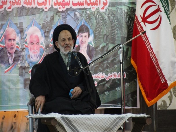 مدرس اسوه و جزو سرمایه‌های ملی، انسانی و اسلامی ما است