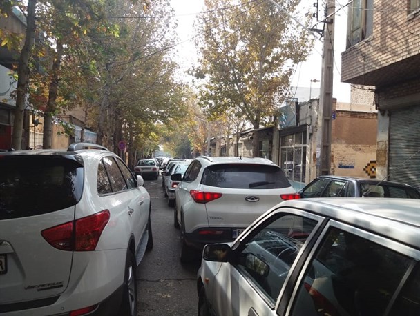 ساکنین خیابان عبیدزاکان قزوین از عدم نظارت در عبور و مرور به ستوه آمده‌اند