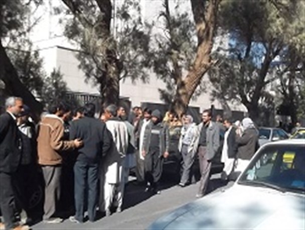 تجمع رانندگان خودروهای سنگین در مقابل استانداری سیستان و بلوچستان