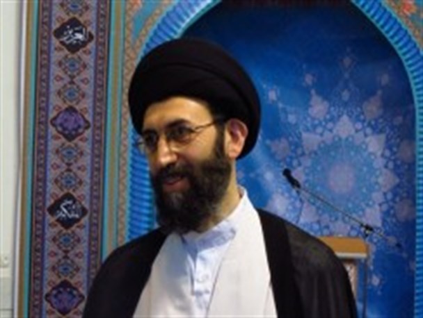 دشمن در زمان فتنه با پوششی از عناوین ارزشی به دنبال یارگیری است