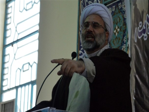 انتقاد شدید امام جمعه میاندوآب از نمک خوردن و نمکدان شکستن برخی مسئولین