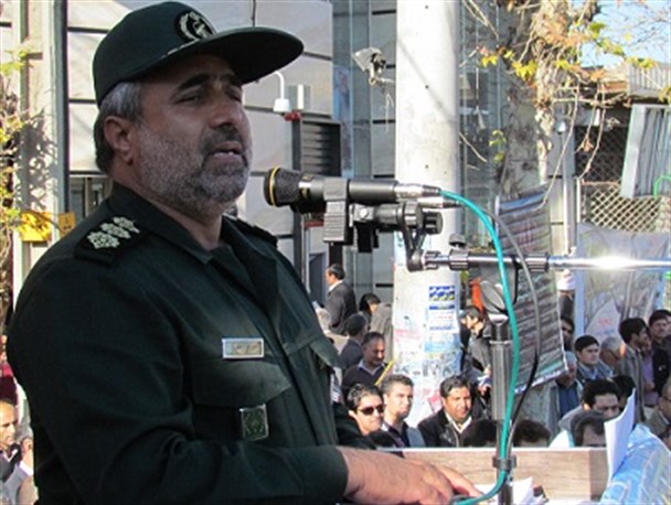 دست در دست دشمن دادن خواری و ذلت می آورد
